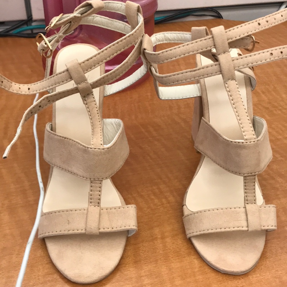 Brand new nude pumps.